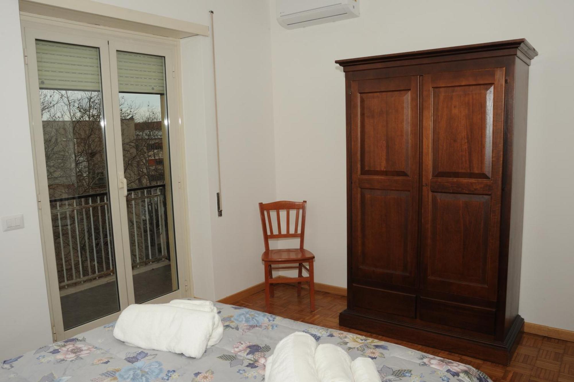 Francis House Apartment Rom